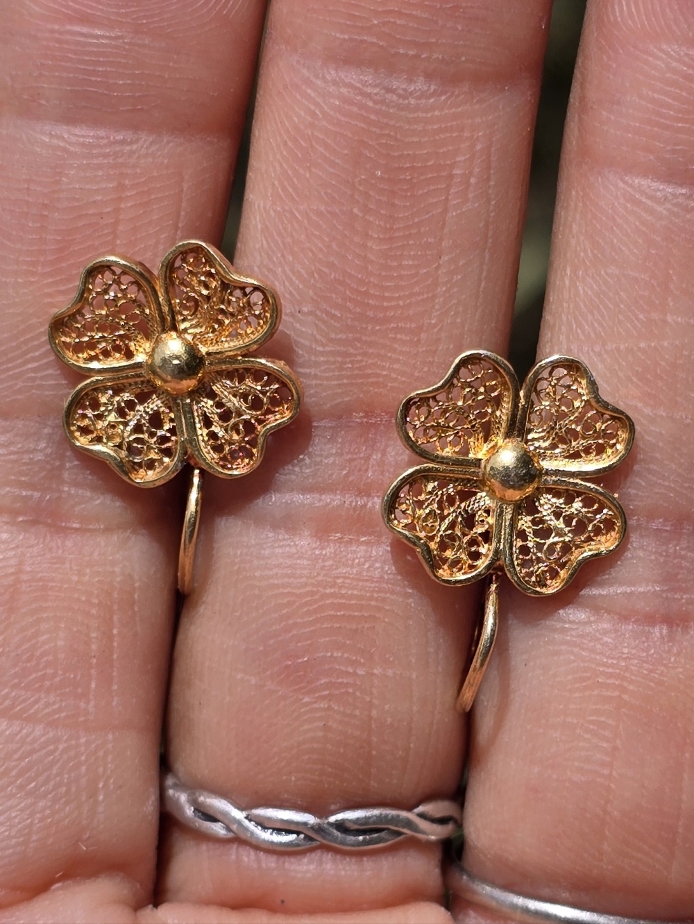 Dainty gorgeous 925 sterling silver gold overlay filigree flower clover earrings